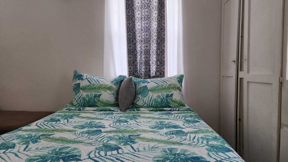 Apartment, 1 Queen Bed, Non Smoking, Mountain View photo 3