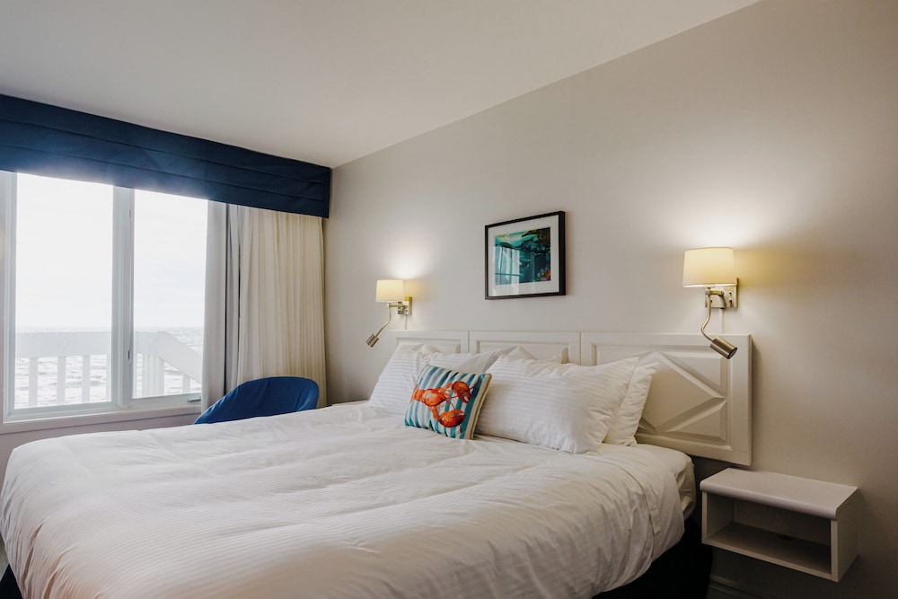 Partial sea view, king with shared balcony photo 3