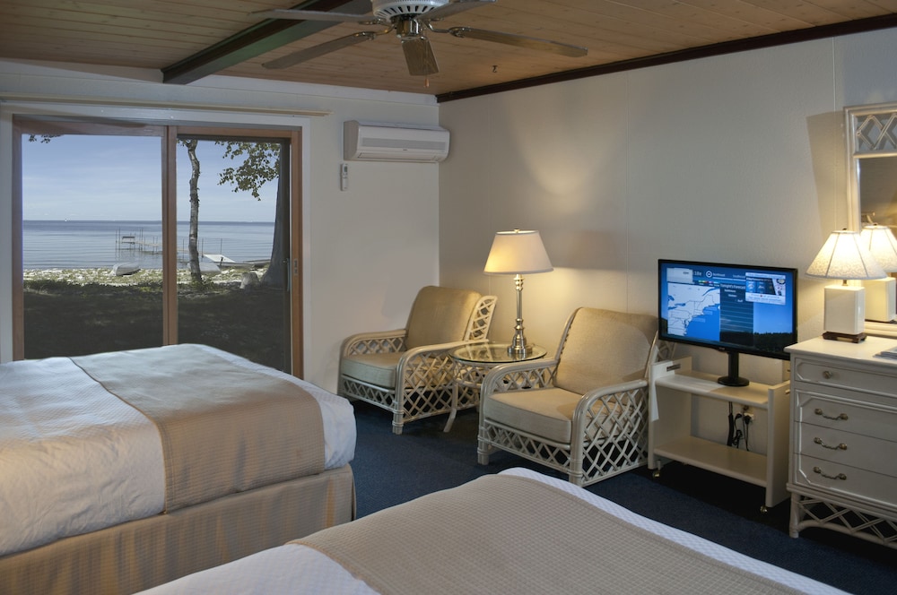 Deluxe Room, 2 Queen Beds photo 1