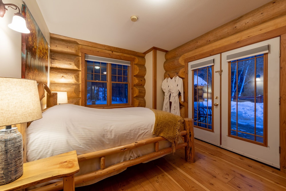 Deluxe Room, 1 Queen Bed, Mountain View