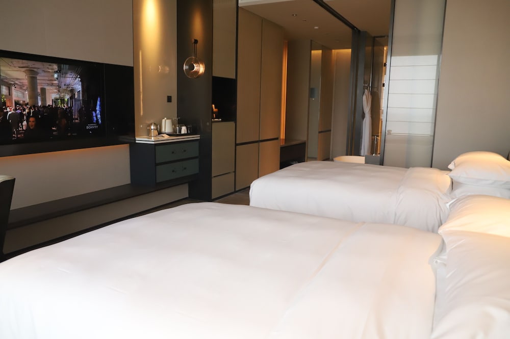 Room, 2 Double Beds, City View - Photo 1