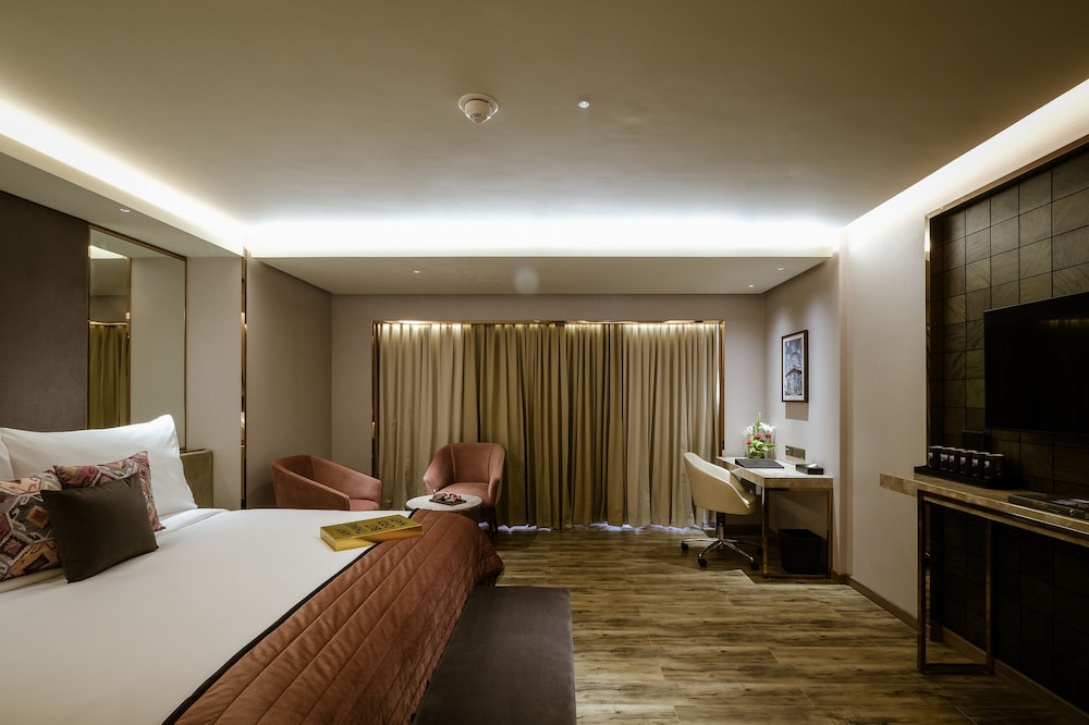Studio Suite - Photo 2