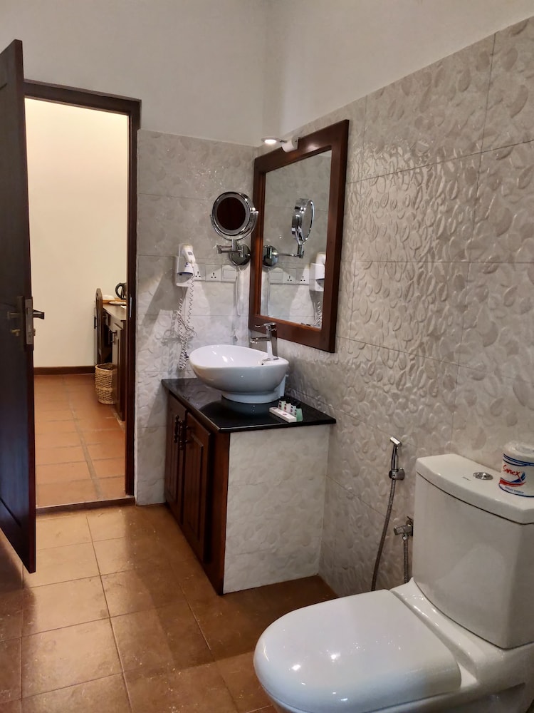 Superior Single Room with Complimentary Airport Transfer photo 3