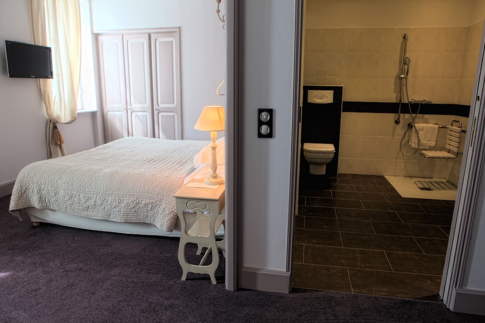 Room, Accessible photo 2