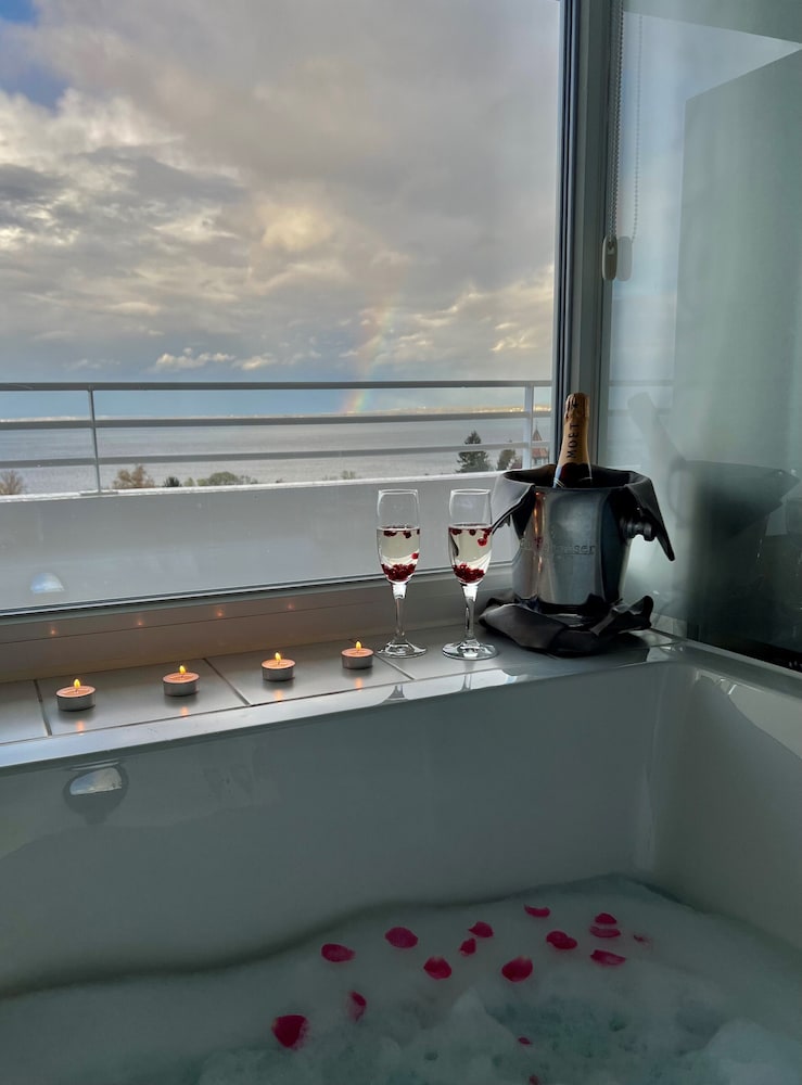 Junior Suite, 1 Double Bed, Balcony, Lake View - Photo 7