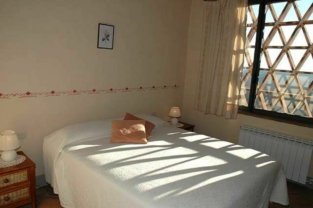 Panoramic Apartment, 3 Bedrooms (Glicini 3) photo 2
