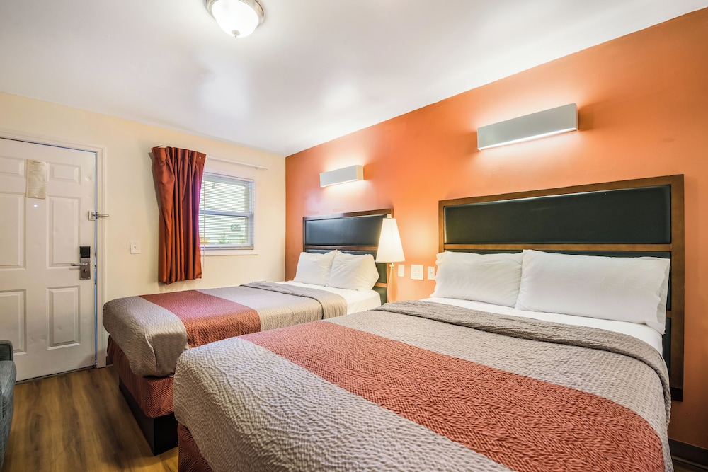 Standard Room, 2 Double Beds, Non Smoking - Photo 4