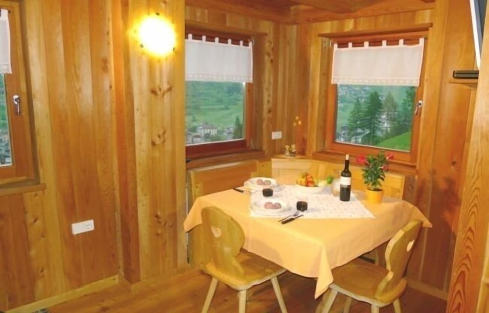Chalet, 2 Bedrooms (Anemone) photo 1