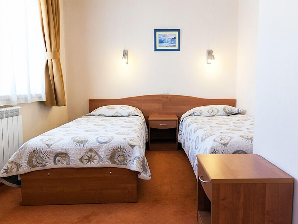 Standard Twin Room photo 2