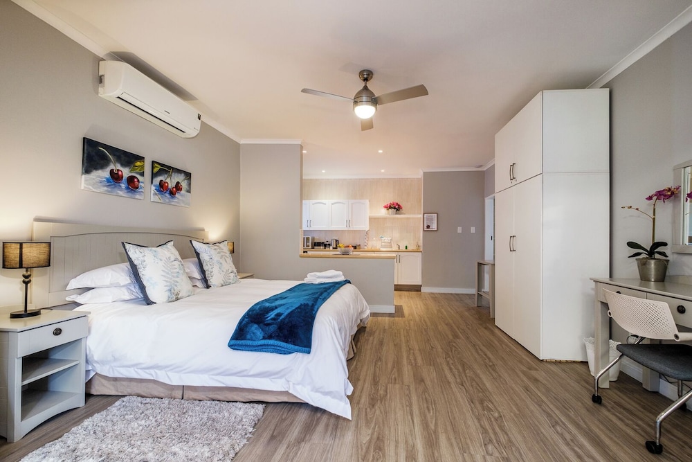 Luxury Double Self-catering Suite photo 1