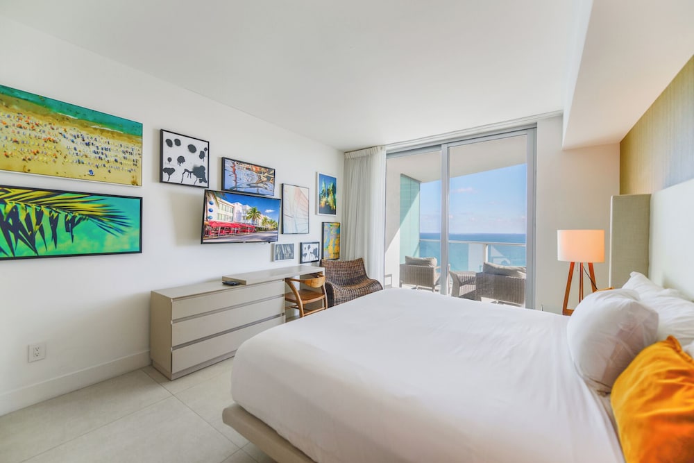 Luxury Condo, 1 Bedroom, Beach View photo 3