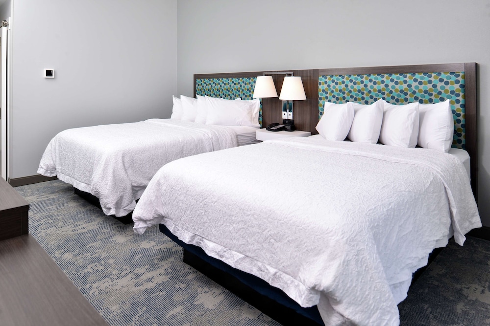 Room, 2 Queen Beds, Refrigerator photo 2