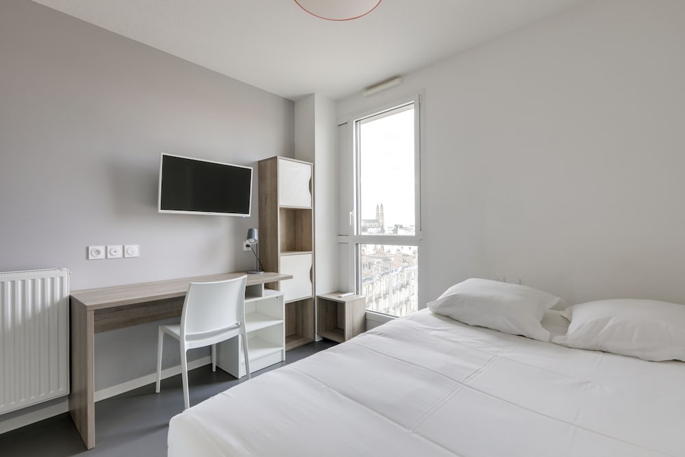Super Economy Studio (Double Bed)