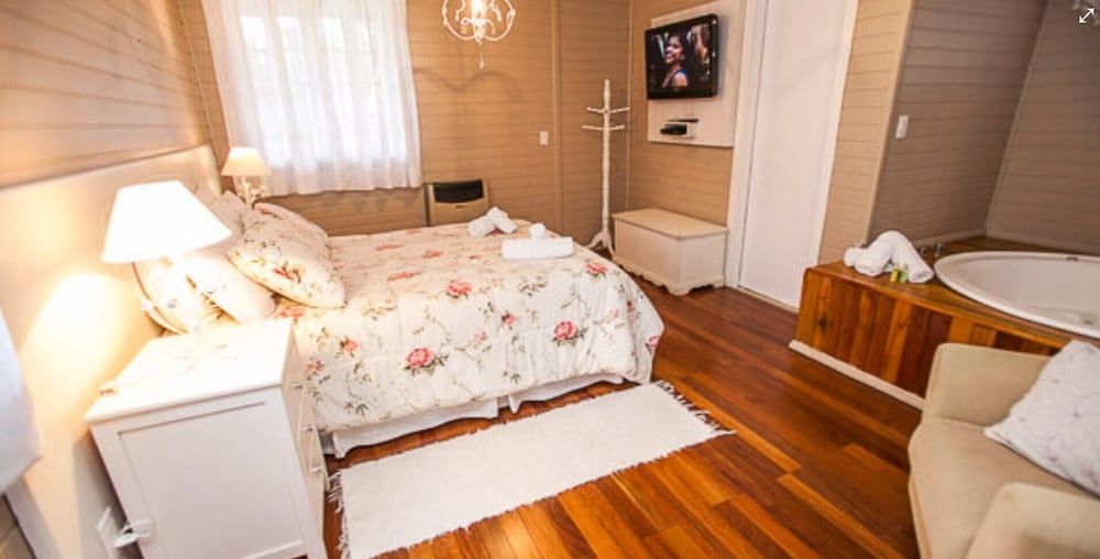 Family Chalet, Multiple Beds photo 2