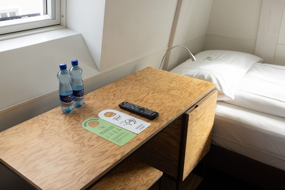 Twin Room - Photo 8