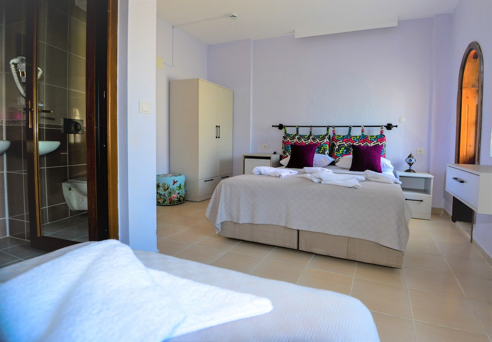Superior Triple Room, Balcony - Photo 14