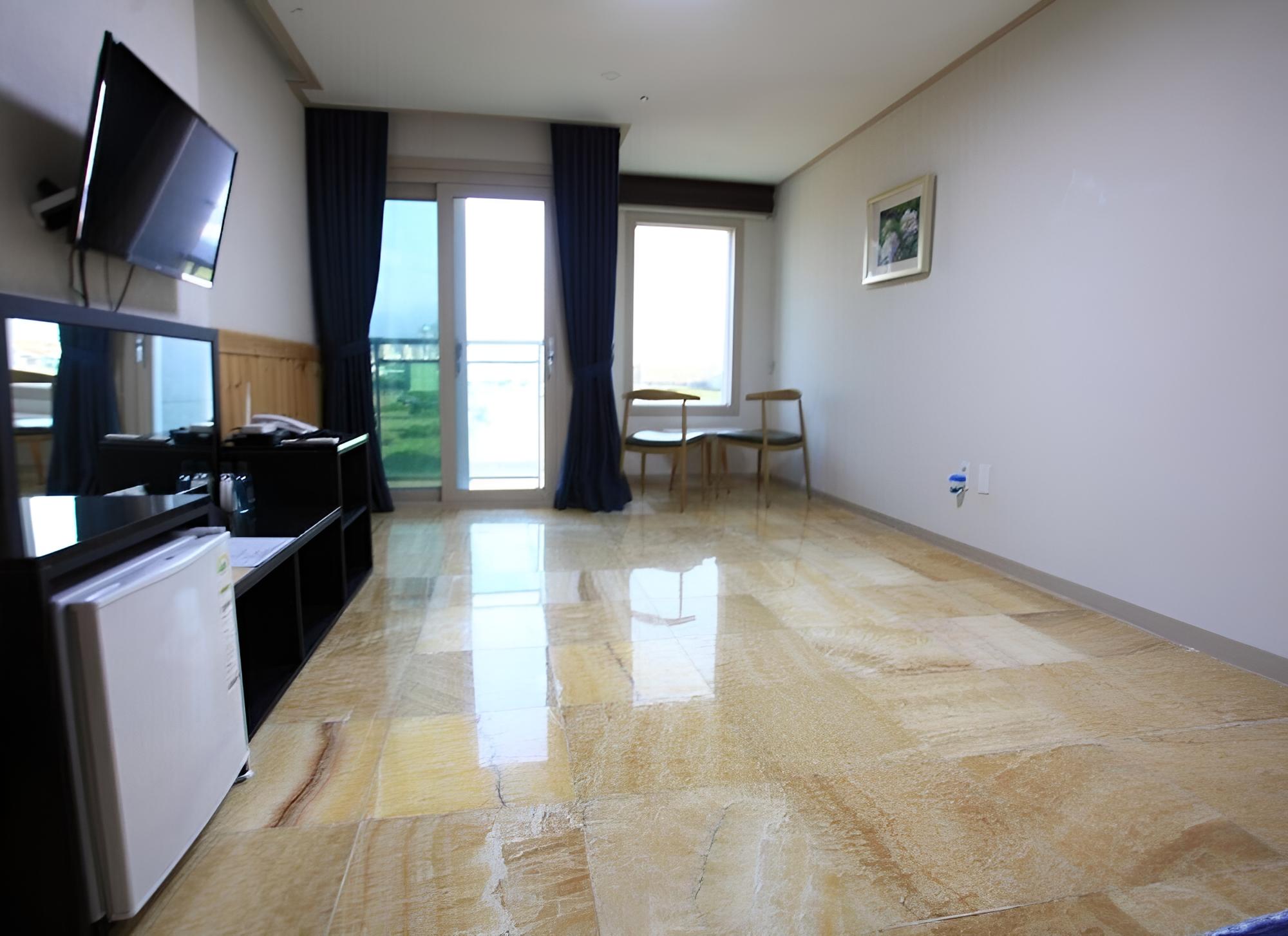 Room (Ondol) photo 2
