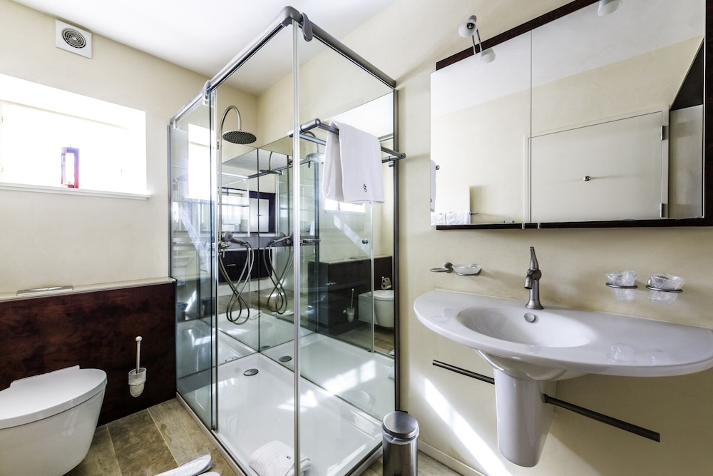 Suite (With Private Garden) photo 3