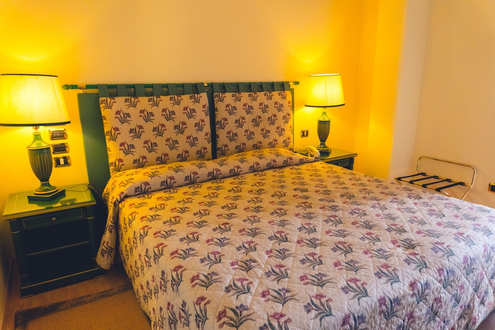 Basic Double or Twin Room - Photo 1