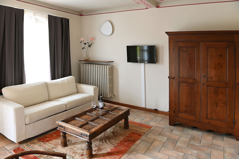 Junior Suite, 1 Bedroom, Garden View photo 2