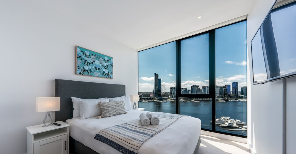 2 Bedroom 2 Bathroom Apartment with Stadium & Harbour Views - Photo 9