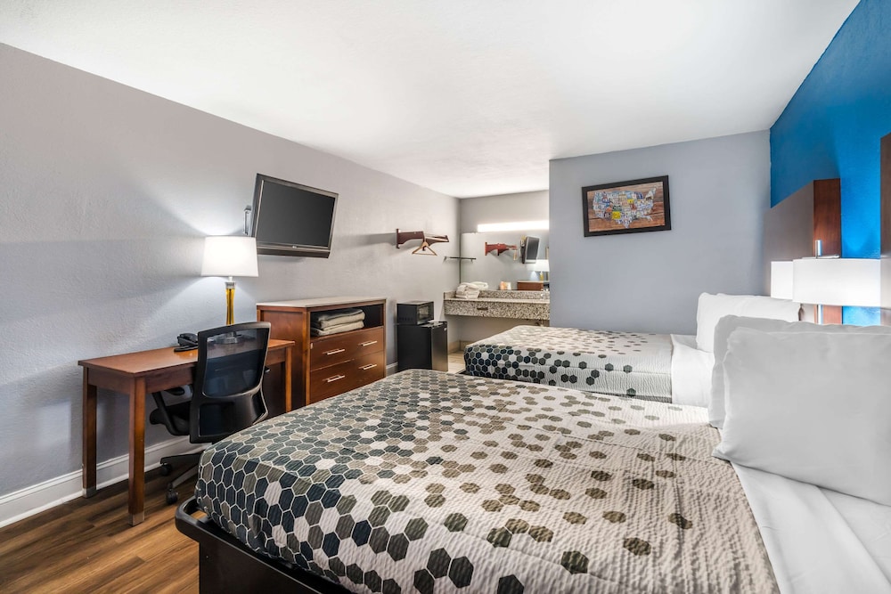 Standard Room, 2 Double Beds, Smoking - Photo 1