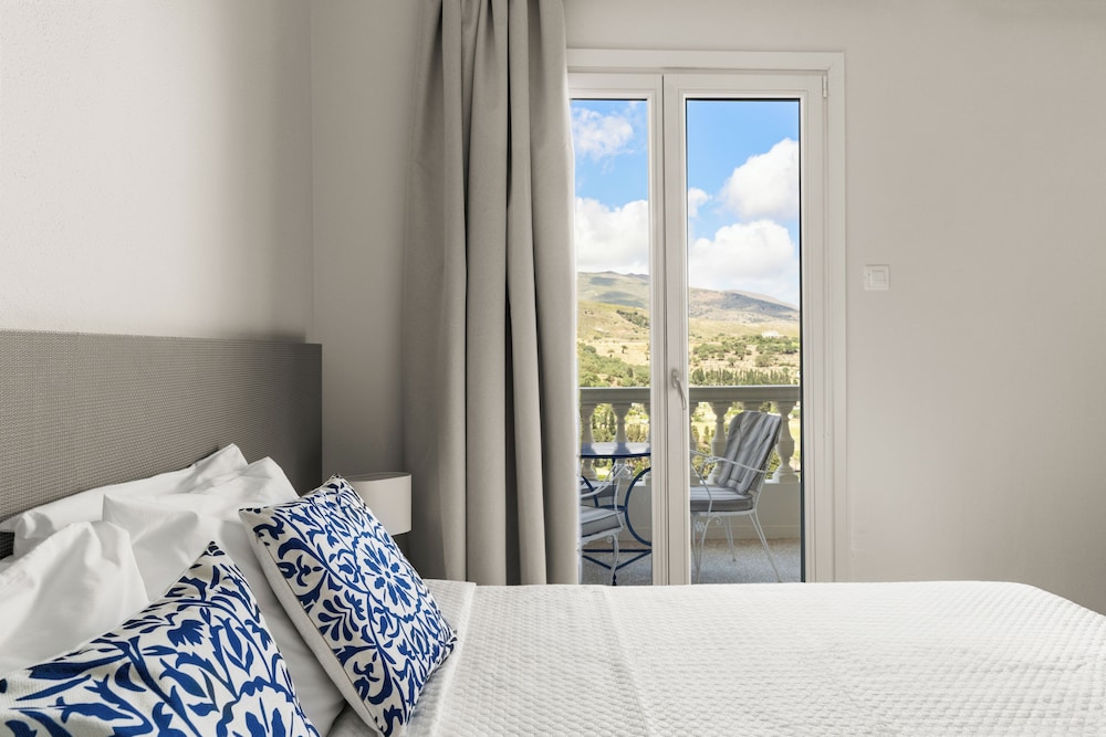Superior Triple Room, Sea View - Photo 5