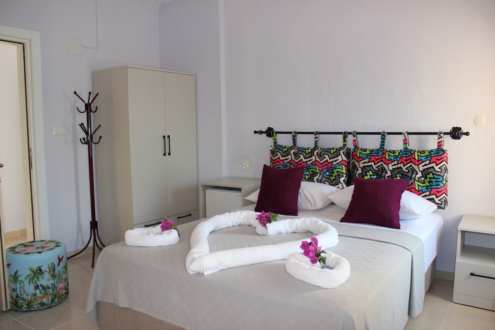 Superior Triple Room, Balcony - Photo 11