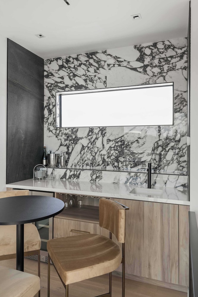Lux Penthouse 4-story Stunner Rooftop Views, Billede 49