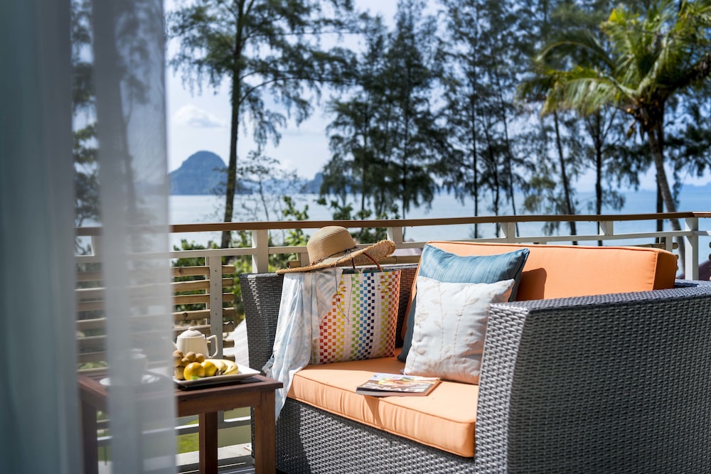 Upper Beach Bungalow photo 3