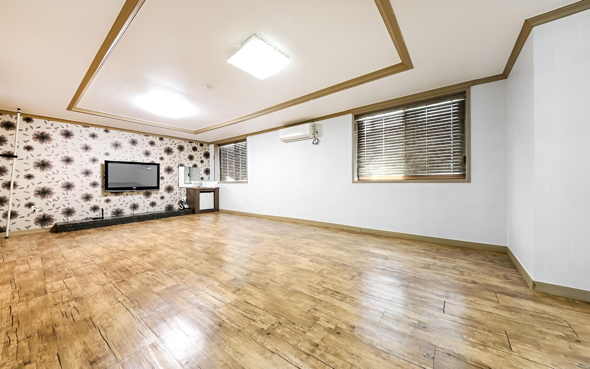 Room (30 pyeong two room (ondol + 2bed)) - Photo 1