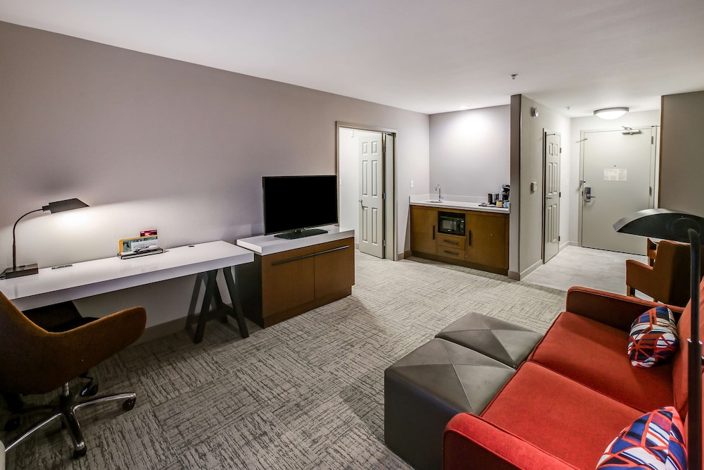 Suite, 1 King Bed - Photo 2