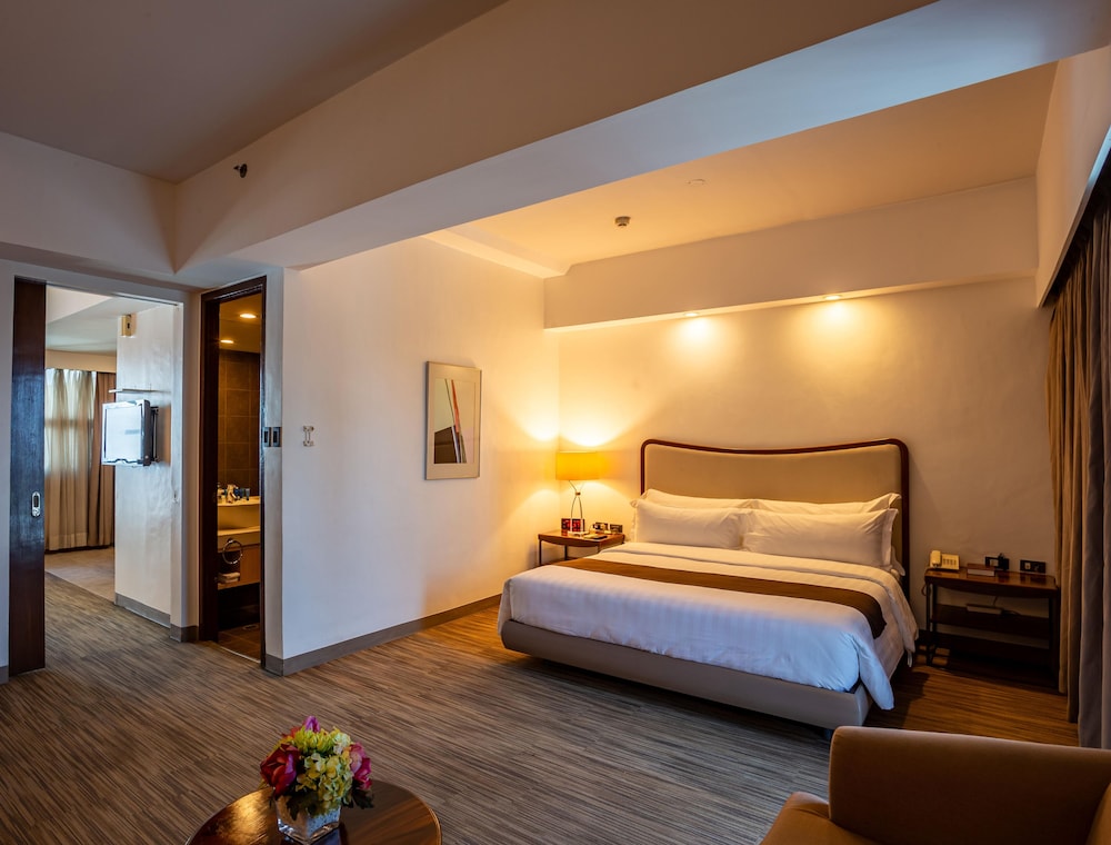 Suite, 1 Bedroom - Photo 3