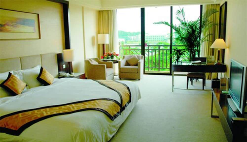 Deluxe Room, 1 King Bed photo 1