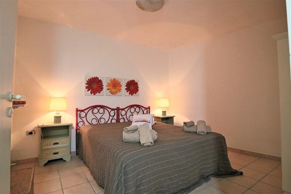 House, 2 Bedrooms photo 1