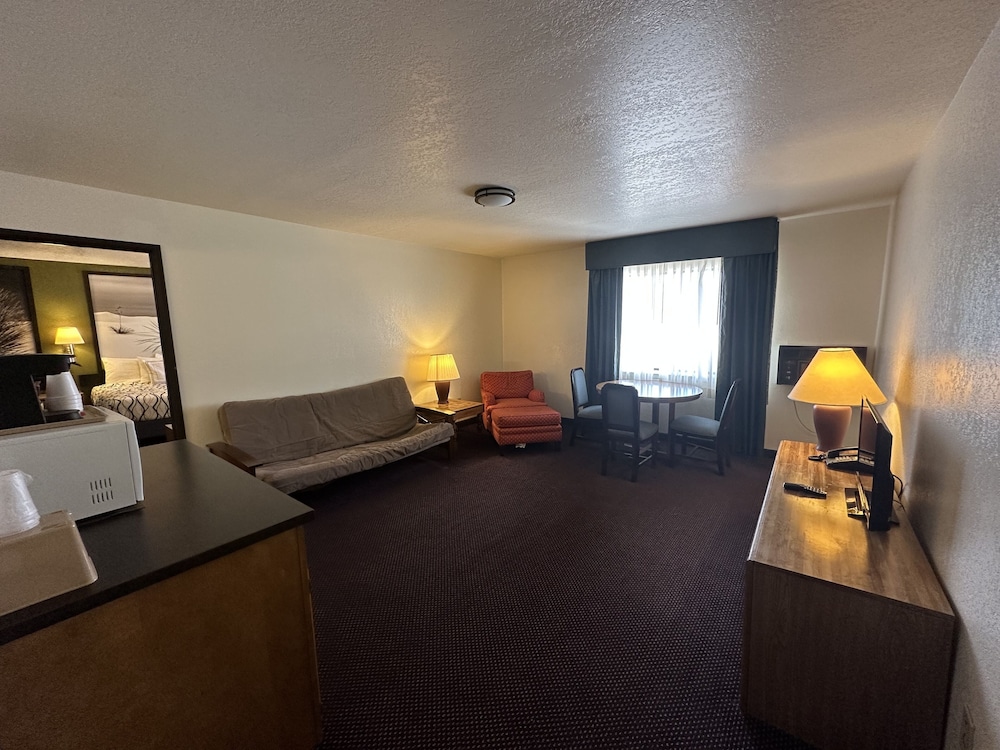 Economy Triple Room, Multiple Beds, Non Smoking photo 3