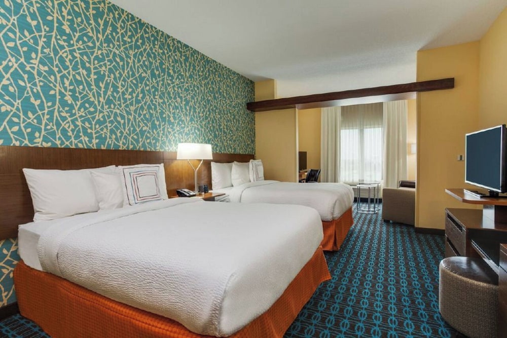 Suite, Multiple Beds (Mobility Accessible, Tub)