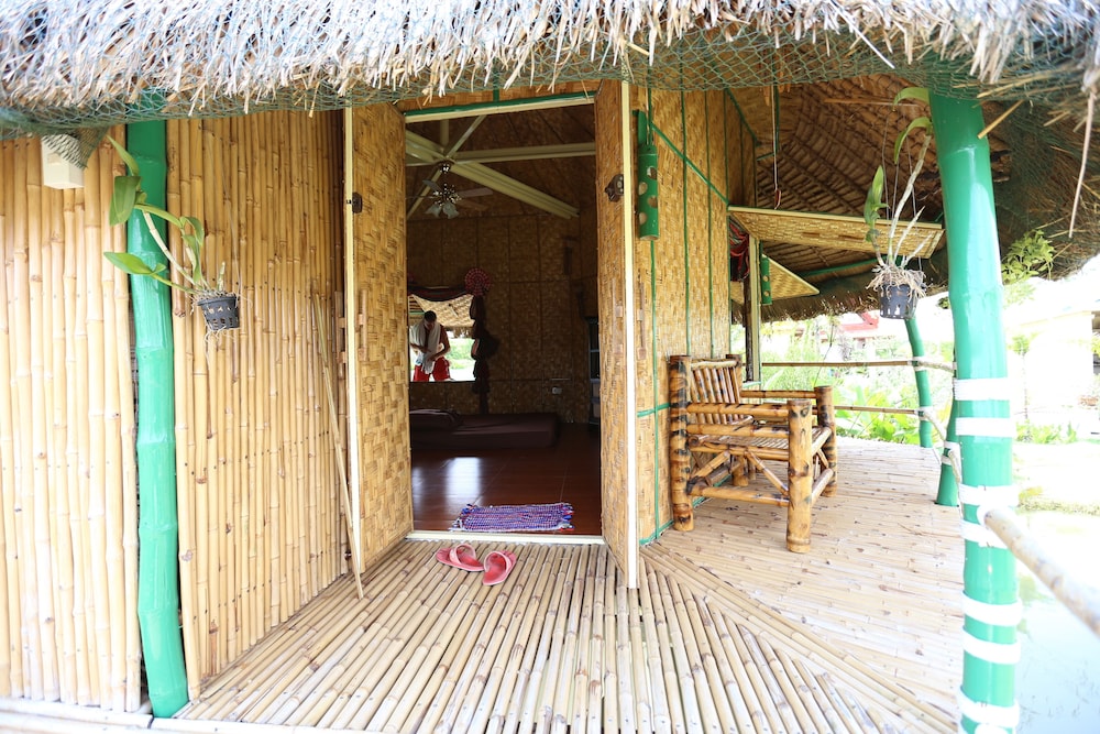 Comfort Bungalow, 1 Queen Bed, Terrace, Lakeside photo 3