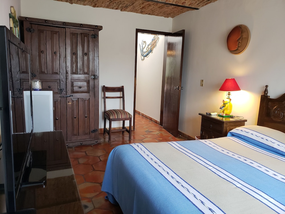 Deluxe Room, 2 Bedrooms, Non Smoking, Bathtub (2-Bedroom Deluxe)