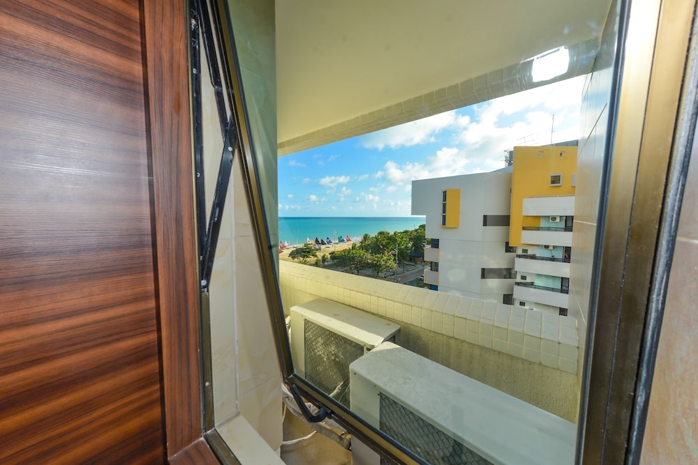 Luxury Suite, 1 King Bed, Non Smoking, Partial Ocean View - Photo 5