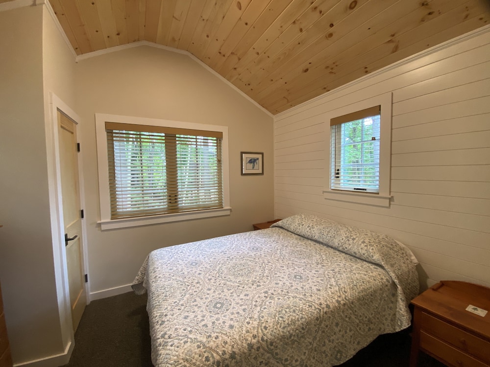 Deluxe Cottage photo 2