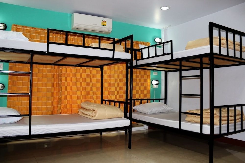 8-Bed Mixed Dormitory photo 2