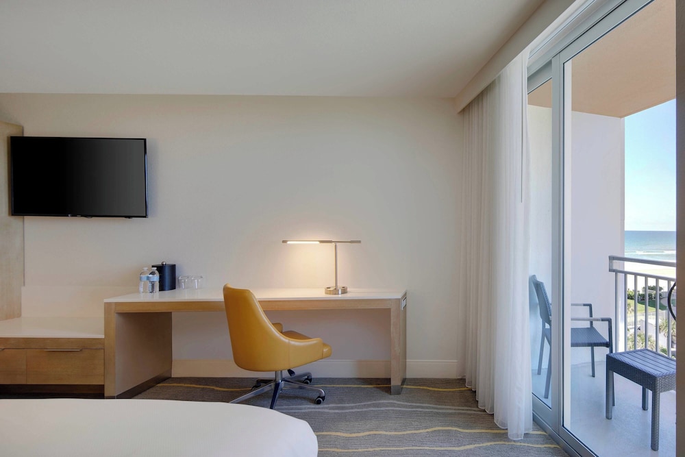 Room, 1 King Bed, Ocean View (Mobility Accessible, Roll-in Shower)