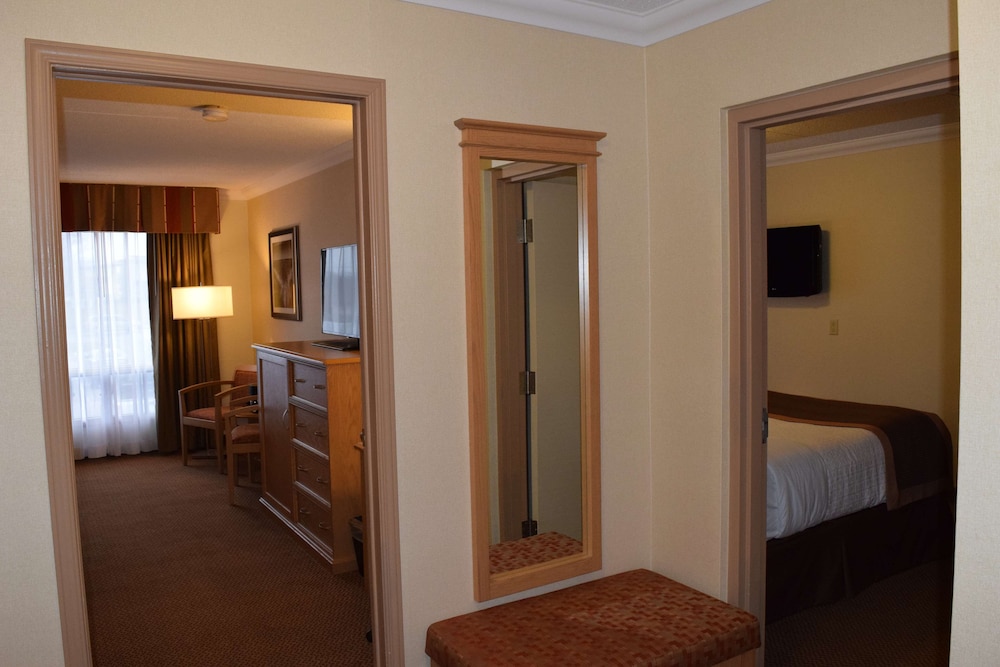 Suite, Multiple Beds, Non Smoking photo 2