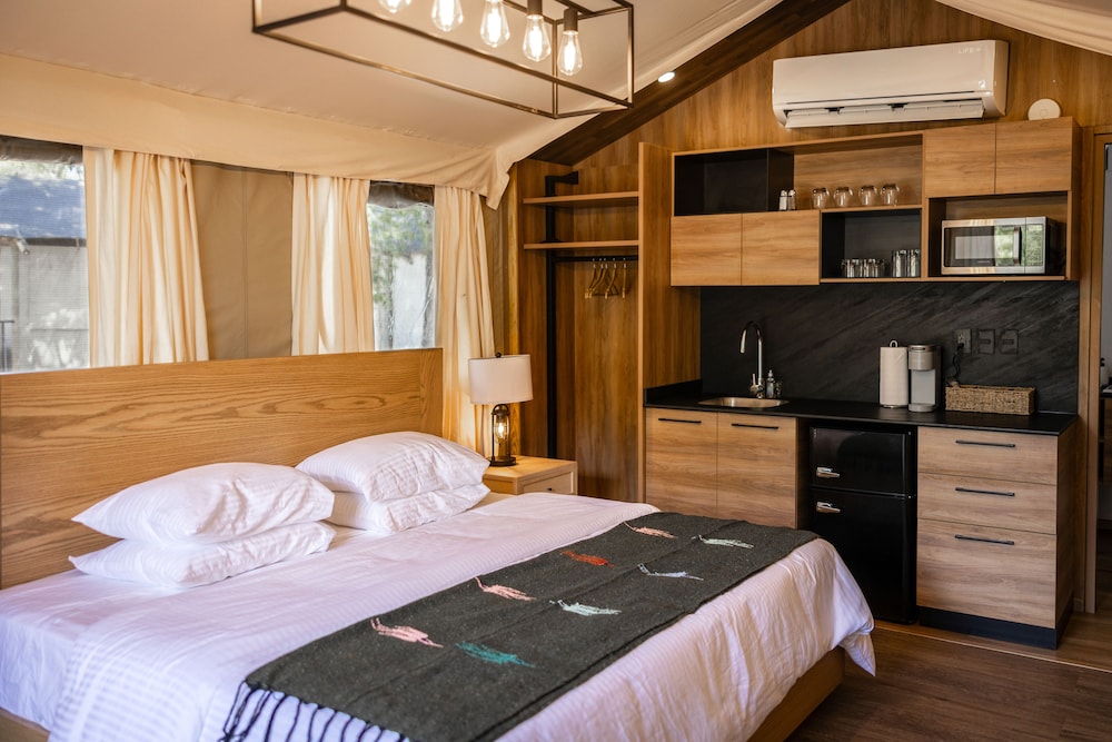 Luxury Glamping Tent (Sleeps 2) photo 1