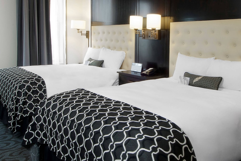 Deluxe Room, Multiple Beds - Photo 2