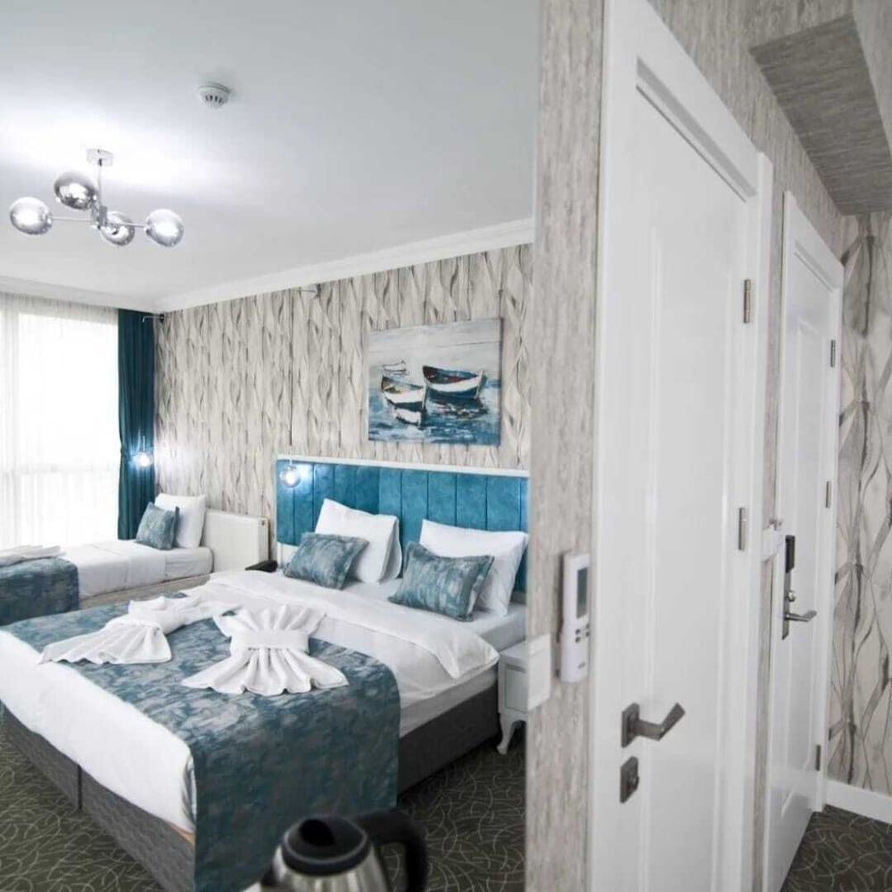 Classic Twin Room, Balcony, City View