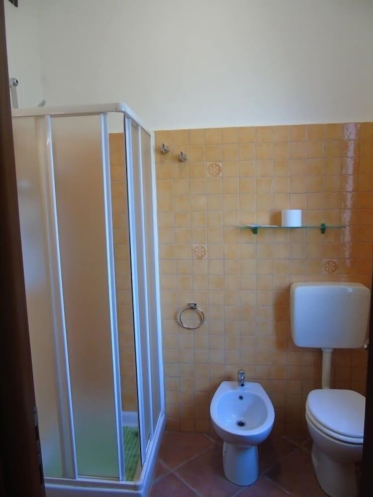Economy Double Room photo 2