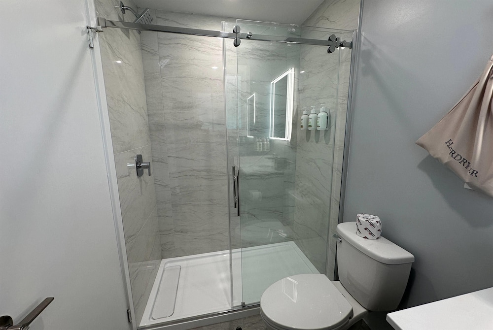 Room, 1 King Bed, Non Smoking (Sundeck) - Photo 11