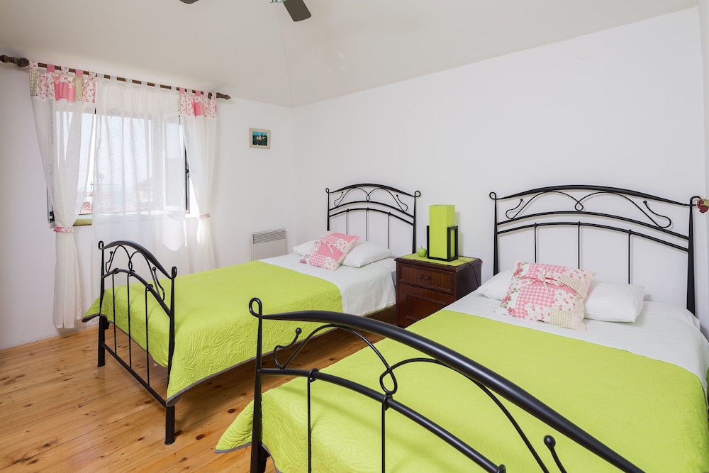 City Apartment, 3 Bedrooms, Kitchen